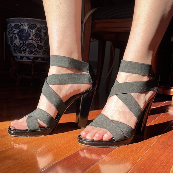 ✨Host pick✨ Stuart Weitzman / Black Elastic Strappy Heels / Size 9 - Picture 1 of 15